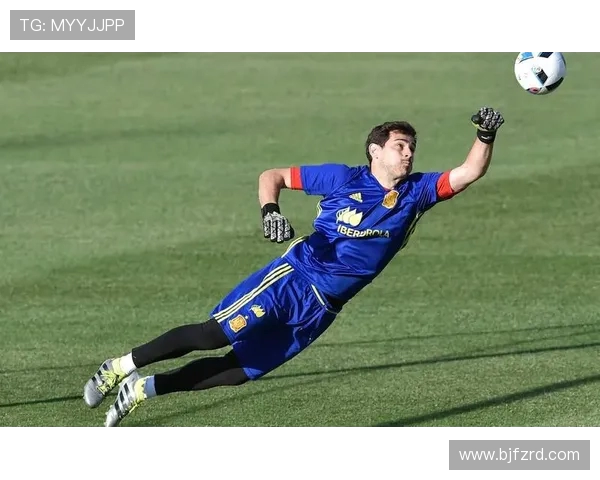 诺伊尔称球队战术持续优化认为对阵大巴黎胜负难料双方实力势均力敌